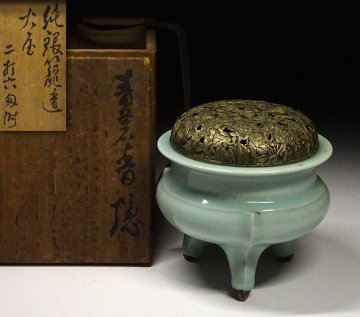 緑屋h■ 時代物　青磁　袴腰 香炉　木箱　i9/12-6500/29-5#80