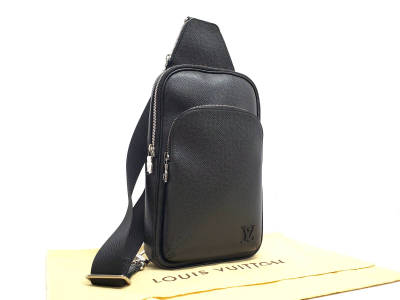 KD3087-1552022◆ほぼ未使用【ルイ ヴィトン】タイガ・アヴェニュースリングバッグ・M30863・ボディバッグ◆ICタグ・ショルダーバッグ・黒
