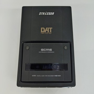 I1-33【AIWA STRASSER HD-S1 DAT デジタルオーディオテープレコーダーアイワ】現状品 動作未確認 ジャンク品