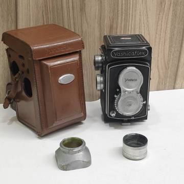 １円～■オールド 二眼レフ カメラ Yashicaflex ヤシカフレックス 革ケース付き 　Yashikor F3.5 80mm レンズ Yashica flex 【9977】