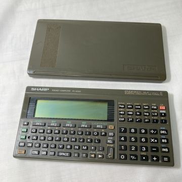 ジャンク品 SHARP ポケットコンピュータ PC-E500 本体のみ（管理番号M1338）