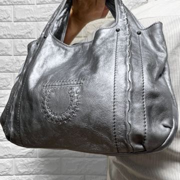 希少色/入手困難◎ フェラガモ Salvatore Ferragamo メンズ ビジネス トートバッグ イントレチャート 編み込み シルバー 本革 レザー