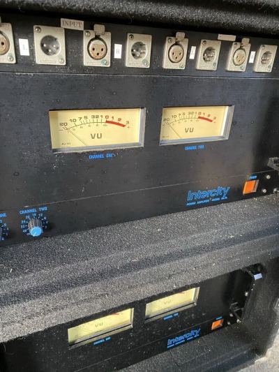 Intercityパワーアンプ　2機　ケース付き　音響