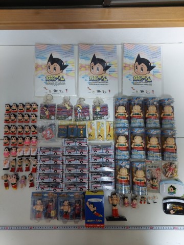 【大量】鉄腕アトム グッズ ミニフィギュアなどまとめてセット/ハイテクブリキロボ/チョロQ/フィギュアキーホルダー/指人形
