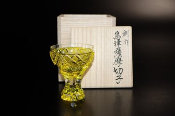 【江】島津磯斉彬竈 薩摩ガラス工芸作 島津薩摩切子 色被せガラス『馬上杯』高さ8㎝ 共箱 古美術品(酒器酒杯)BXZ276 CTPBtons CTDBncda