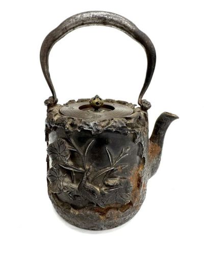 旧家より 龍文堂 上田照房 盛上花鳥文 鉄瓶 約1.8kg 鐵壷 茶道具