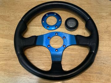 MOMOステアリング レース32