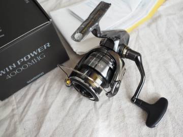 ♪♪新品　シマノ　24 ツインパワー 4000MHG　日本製 現行モデル♪♪