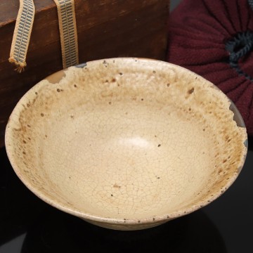 PQ404. 時代朝鮮美術 井戸茶碗 金継ぎ銀継ぎ 平茶碗 縮緬仕覆付 時代箱付 / 陶器陶芸古美術茶道具