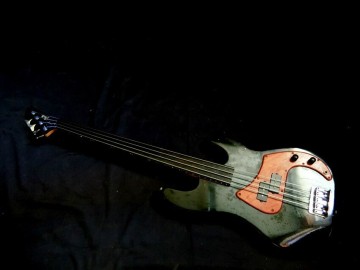 エレキベース Birth バース 音出し確認済み 弦楽器 ビジュアル ロック ヘヴィメタル 【QQ125】