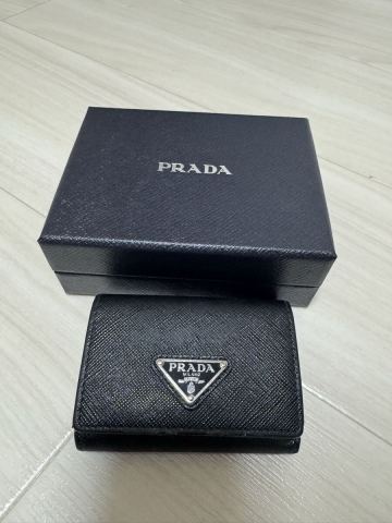 PRADA プラダ ブラック レザー 黒 三つ折り財布 サフィアーノレザー ロゴ