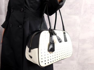 ●美品●PRADA プラダ●パンチング●カーフ レザー 本革●ボーリング トート バッグ●黒 ライトグレー●シルバー金具●B5 かばん●Js64268