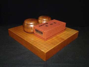 ◇本榧二寸強 卓上碁盤/ 日本棋院 蛤碁石34号『月印』元箱付き / 特大碁笥セット◇S1
