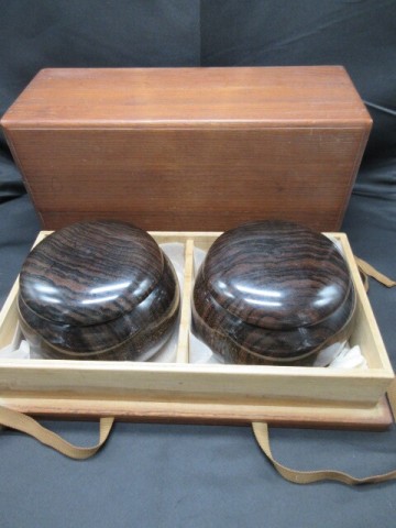 ね２０１　碁石３７～３８号？　日向蛤+那智黒　黒檀碁石筍　木箱入り　江田材木店