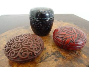 茶道具　堆朱　在銘　香合　　鎌倉彫　在銘　香合　　螺鈿　棗　三点
