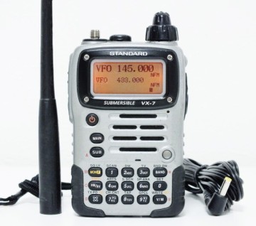 スタンダード　VX-7　50/144/430MHz　トリプルバンド　ハンディー機