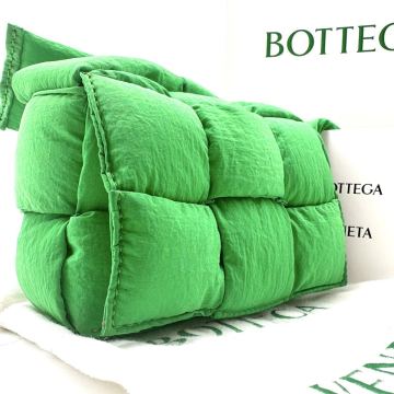 【未使用付属品完備】BOTTEGA VENETA パデットテック カセット 斜め掛け ショルダーバッグ グリーン ボッテガヴェネタ ブランドカラー