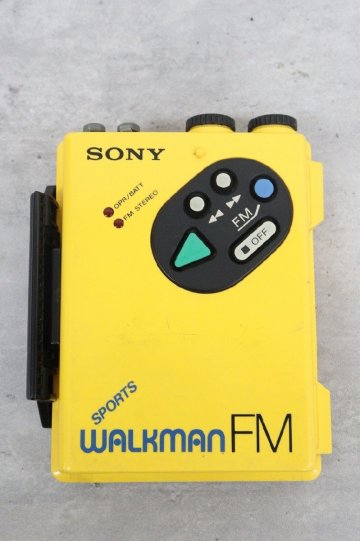 【行董】SONY ソニー SPORTS WALKMAN FM スポーツウォークマン WM-F5 STEREO CASSETE PLAYER イエロー アウトドア 現状品 AE279ABY07