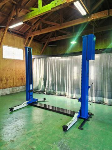 ☆中古 2柱リフト ビシャモン スギヤス OSP-25 能力2.5t 電動油圧 チェーン駆動 オフセットアーム 床上設置仕様 自動車整備☆