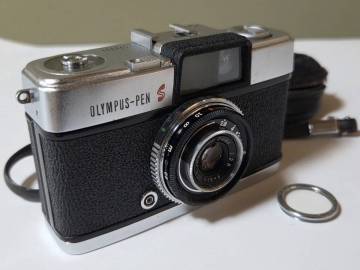 OLYMPUS PEN S オリンパスペンS 3㎝F2.8 ハーフサイズフィルムカメラ 整備済美品 ソフトケース,フィルター,ストラップ付属 フィルムおまけ