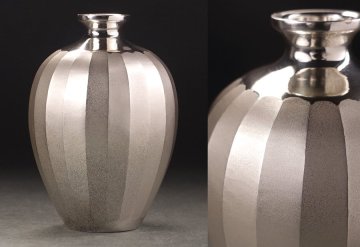 &nabla;花&nabla;鍛金家【田中光輝】作 純銀製筋文花生 花瓶 純銀刻印あり 重量101g 共箱付 人間国宝・奥山峰石の師