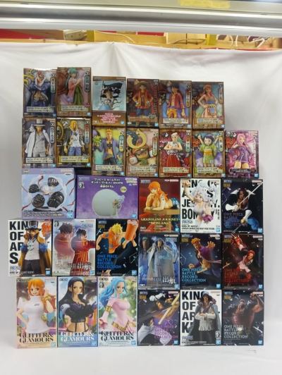 ●プライズフィギュア 30個 ワンピース KING OF ARTIST DXF バトルレコード THE出航 GLITTER&GLAMOURS など色々 050/447B