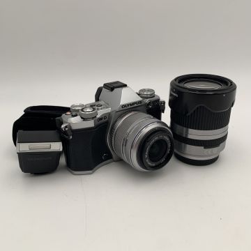 OLYMPUS ミラーレス一眼 OM-D E-M5 MarkII M.ZUIKO 14-42mm 、TAMRON 14-150mm レンズセット、ストロボ付き シルバー E-M5 MarkII #1226