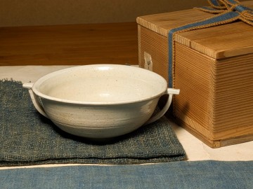 【哲】【特別出品】官窯出来の李朝白磁耳盃（李朝初期）