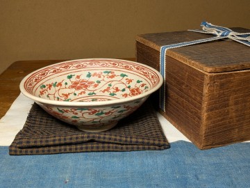 【哲】浅形が珍しい紅安南茶碗（16世紀）