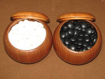 【古い碁石　碁笥　本蛤・１８０個　那智黒・１８２個　３６号】囲碁