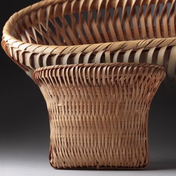 JQ595 伝統工芸 竹細工 竹編花籃 高19.5cm・竹編籠花入・竹籠・花篭・背負い籠「かるい」形花籠 竹工芸