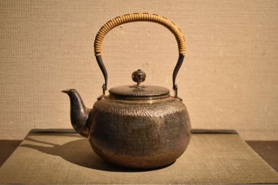 【GE】Y202【コレクター所蔵品】秀峯堂 いぶし銀湯沸かし /骨董品 時代品 美術品 古美術品 煎茶道具 湯沸 金属工芸