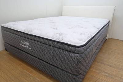 展示/キングスダウン/レガリア/インシグニア・デラックス/ダブルクッション/本革張り/高級モダン/ワイドダブルベッド