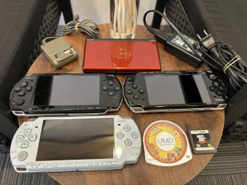SONY　●PSP-3000 ブラック　2台　　●PSP-2000　バッテリー無し　●ニンテンドーDSライト 4台まとめて　●PSP/DSソフト付き
