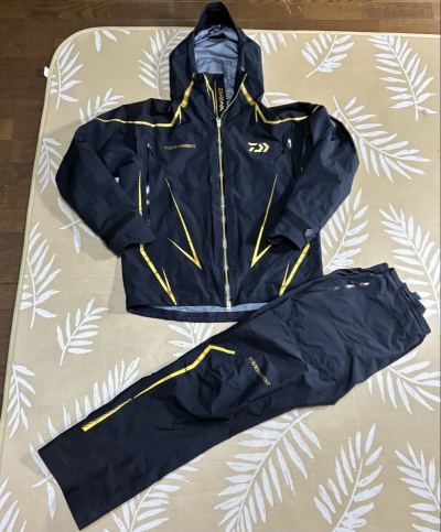 ダイワ　トーナメント　ゴアテックスレインスーツ　Ｌ 検）バッカン　クーラー　シマノ　がまかつ　サンライン ウェア