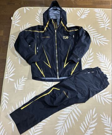 ダイワ　トーナメント　ゴアテックスレインスーツ　Ｌ 検）バッカン　クーラー　シマノ　がまかつ　サンライン ウェア