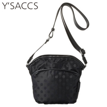 送料300円(税込)■fh395■イザック はっ水　軽量 ドットジャガード ポシェット ブラック 8800円相当【シンオク】