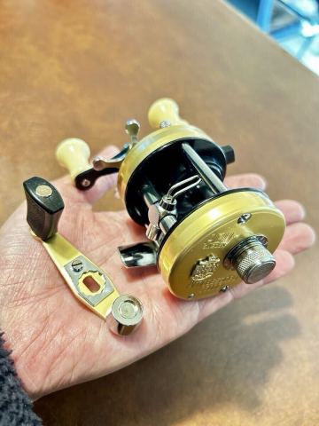 レアABU2500C GOLD ザウルス ショートパワーハンドル付き /純正シングルハンドル付属Ambassador2500C 