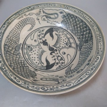 ベトナム 安南染付魚文大皿　15世紀