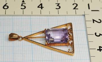 アメジストペンダントトップ　k18 大網てんとう虫　C961-3