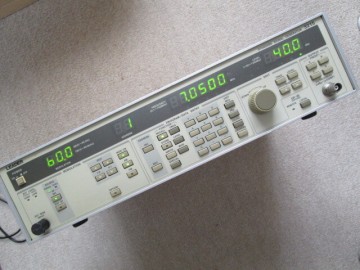 LEADER　SG 3215（0.1～１４０Mhz -20~126 dB&mu;）中古品