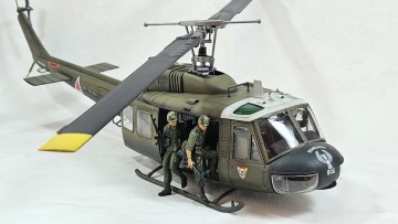 【完成品】ドラゴン 1/35 UH-1D ヘリコプター ローター回転可
