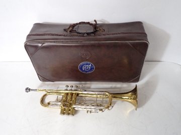 Vincent Bach バック トランペット Stradivarius Model 37 ML マウスピース、ハードケース付き ★ 74D56-1