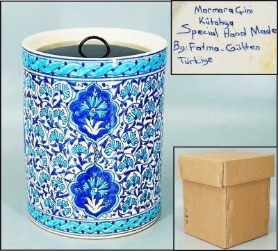 【ファトマ・ギュルテン 作】トルコ◇キュタヒヤ産◇アルマラジニ◇水指◇紙箱付◇ 茶碗 茶道具 菓子器 菓子鉢 茶入 棗 水指 建水