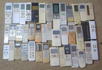 VT4515 DAIKIN/TOSHIBA/PANASONIC... リモコン 大量まとめて41本 ledライト/エアコンリモコン 動作未確認 現状品