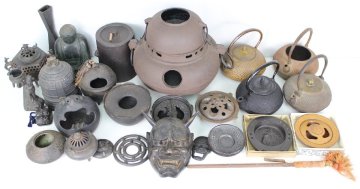 【ト福】鉄器 大量まとめ 茶釜 鉄瓶 風炉 香炉 灰皿 置物 南部鉄器 金属工芸 伝統工芸品 和テイスト 昭和レトロ LB000LLS26