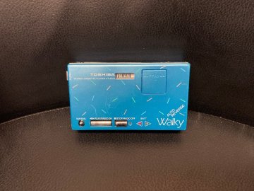 【k0131128】貴重品 TOSHIBA walky KT-AS10 ステレオカセットプレーヤー ウォークマン 東芝 FM／AMチューナー ブルー 通電確認済み