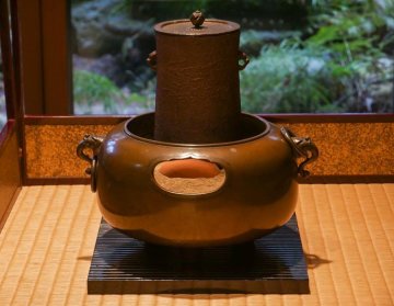 【 幸 茶匠の蔵 】『十代名越弥五郎』造 小雲龍 風炉釜 共箱◆当店保証 明治時代 茶道具『茶人の言葉』