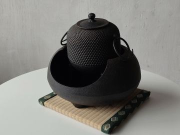 時代 南部鉄器 釜師 及川寛治 造 茶釜 風炉釜 五徳 釜鐶付き 在銘 栞 湯釜 鉄釜 管260232 茶道具 検索■鉄瓶 鉄器