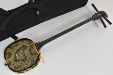 沖縄 三線 琉球 三味線 蛇皮調 蛇模様 ソフトケース付 和楽器 弦楽器 沖縄民族楽器 伝統楽器 Ab-157S
